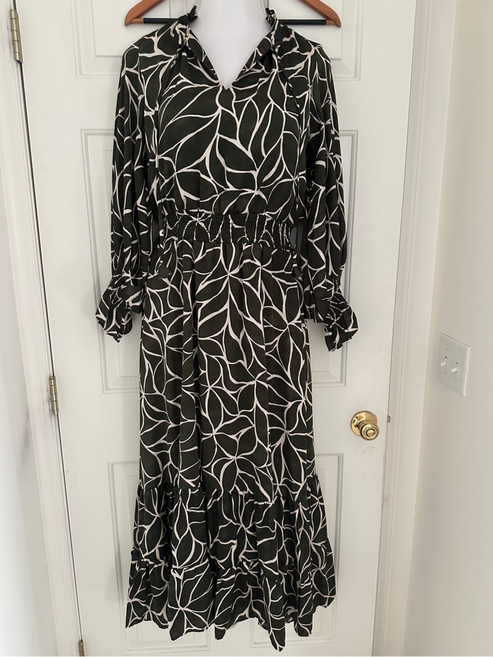 Vince Camuto Black Maxi Dress with White Leaf Print